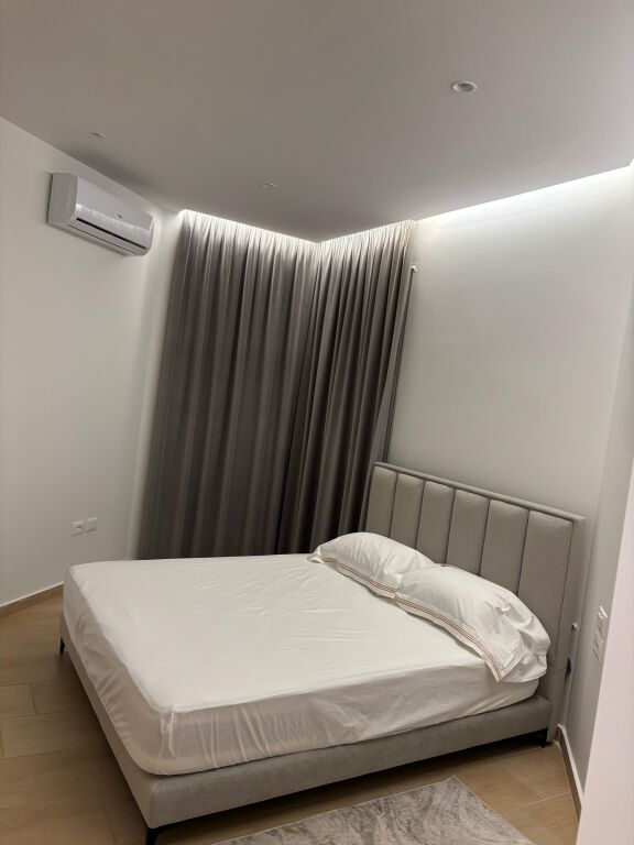 1+1,i mobiluar te pavaroti kopshti botanik,750 euro