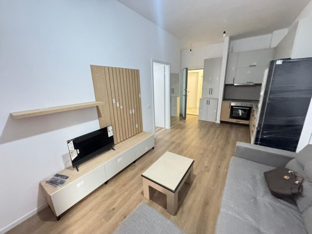 🏠 Jepet me qira apartament 1+1  📍 Adresa: Ali Demi, Kompleksi Kadiu💶 Çmimi: 40,000 lekë/muaj