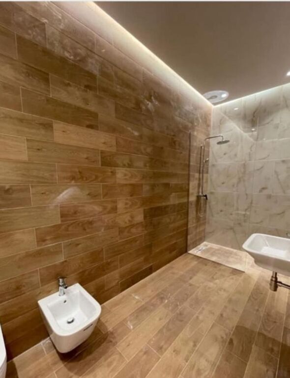 Japim me qira ambient per zyra , Square 21
