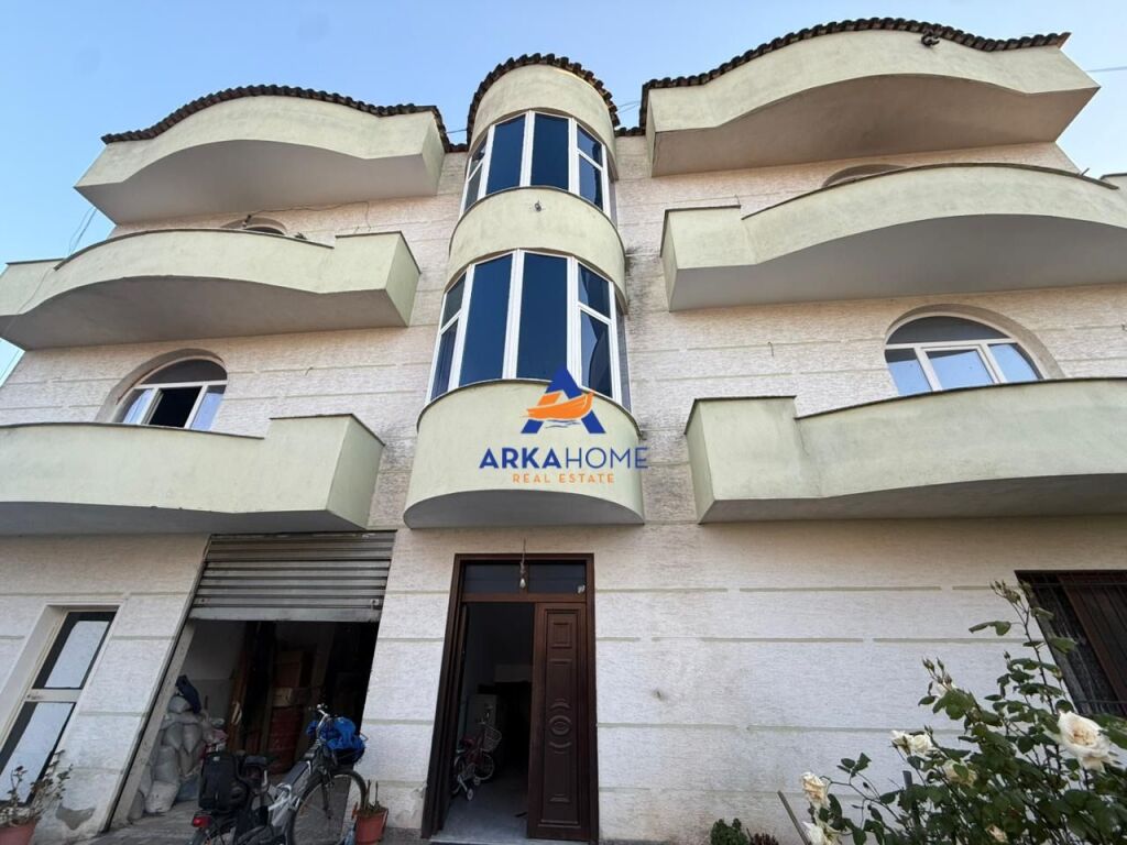 VILLA IN VENDITA CON 6 APPARTAMENTI "PRESSO L'EX PIAZZALE AQUILA" 700.000 EURO (TRATTABILE)