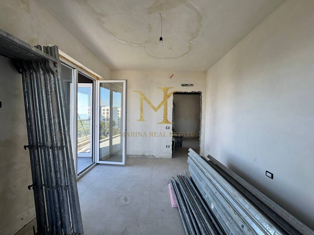 Shitet apartament në zonën Golem, tipologji 2+1. Pallati i ri, me pamje nga deti