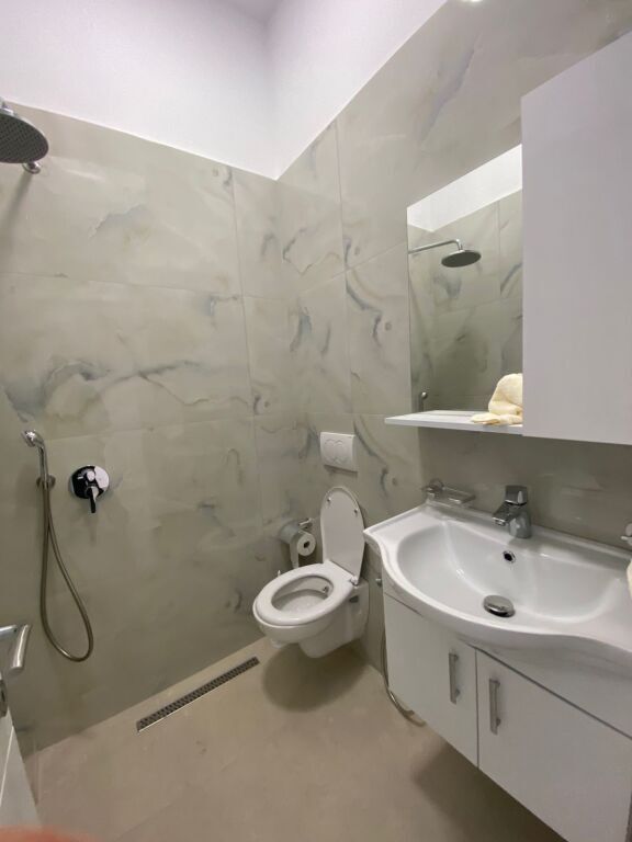 ULET CMIMI!! Apartament Per Qira Kompleksi Rafaelo, Fresk
