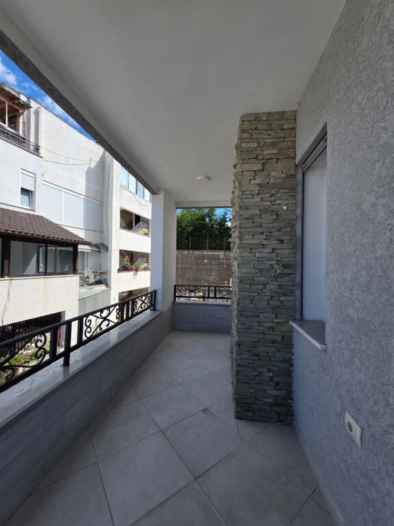 Apartament me qera