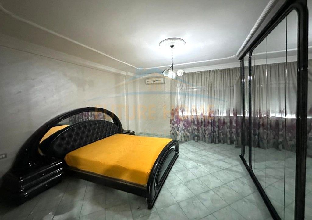 Shitet, Apartament 2+1+2+ Post Parkimi, Laprake, Tirane