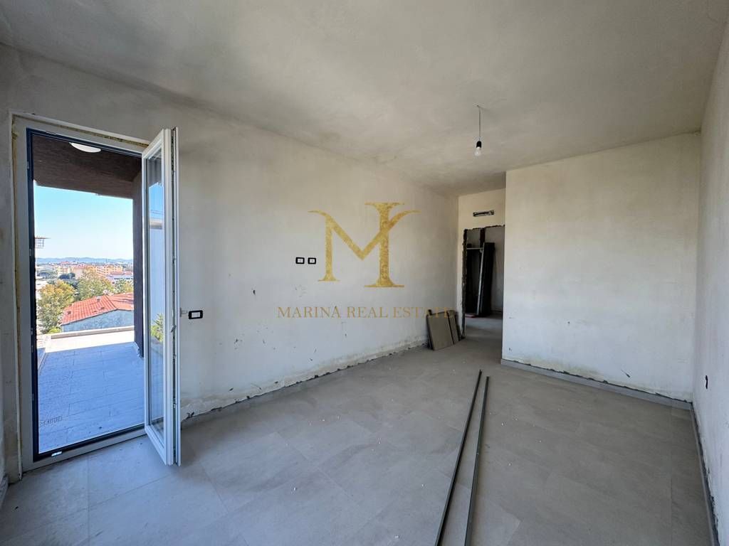 Shitet apartament në zonën Golem, tipologji 2+1. Pallati i ri, me pamje nga deti