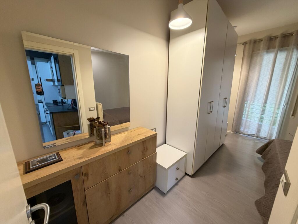 Furnished 1+1 apartment for rent  📍 Location: Elbasan Street, Pjetër Budi Street 🏢 Floor: 1 📐 Area: 60 m²  The apartment is furnished and ready for living, suitable for individuals or couples. It is located in an accessible and quiet area.  💶 Price: 600 euros/month  📞 For more information or a visit, contact us!