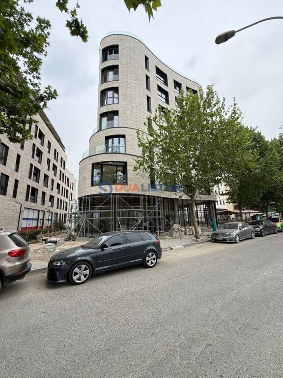 🏢 Ambiente Lussuoso per Uffici in Affitto 📍 Lago Secco, vicino a Radisson