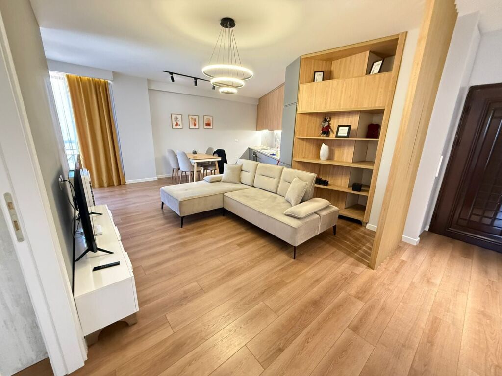 Appartamento In Affitto 2+1+2 In Via Barricate (ID B2201844) Tirana