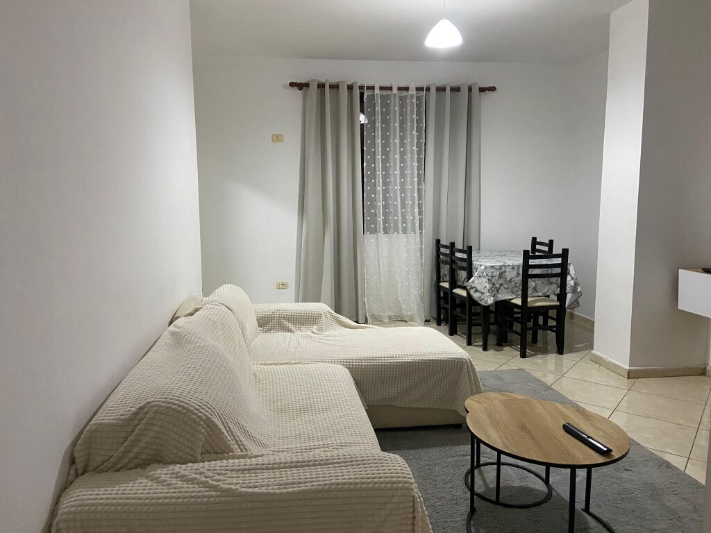 Astir, pallatet  Fratarit, jepet me qira apartament 1+1! 400 Euro