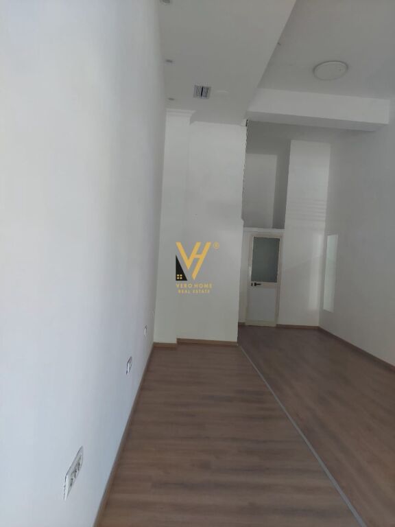 SHOP FOR RENT 28 M2 IN XHAMLLIK 40,000 LEKE