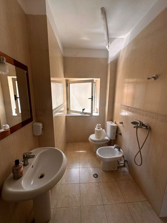 UFFICIO IN AFFITTO 100M2 BLOCCO 100.000 LEKE FH-71987