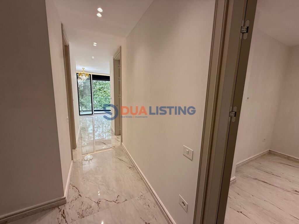 🏢 Ambiente Lussuoso per Uffici in Affitto 📍 Lago Secco, vicino a Radisson