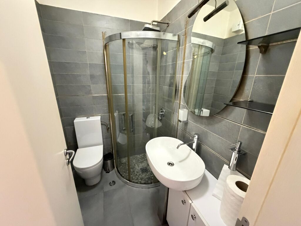 Furnished 1+1 apartment for rent  📍 Location: Elbasan Street, Pjetër Budi Street 🏢 Floor: 1 📐 Area: 60 m²  The apartment is furnished and ready for living, suitable for individuals or couples. It is located in an accessible and quiet area.  💶 Price: 600 euros/month  📞 For more information or a visit, contact us!