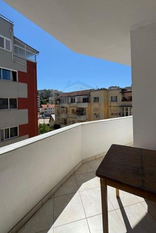 Qera, Apartament 1+1, Fresk