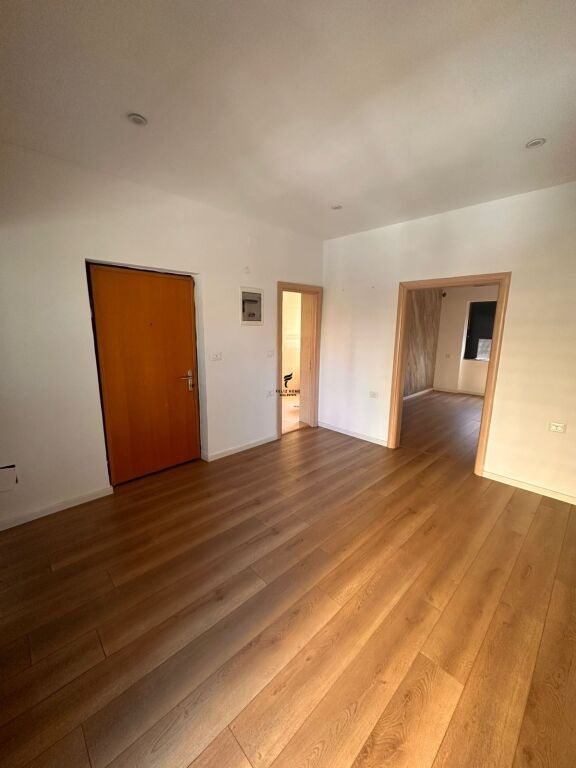 UFFICIO IN AFFITTO 100M2 BLOCCO 100.000 LEKE FH-71987
