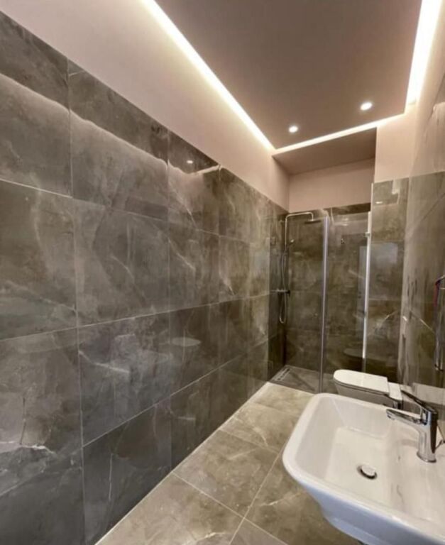 Japim me qira ambient per zyra , Square 21