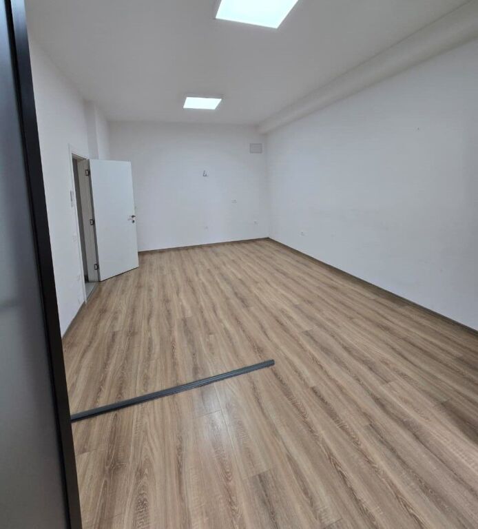 🏢 Jepet Zyrë me Qira 2+1 – Square 21