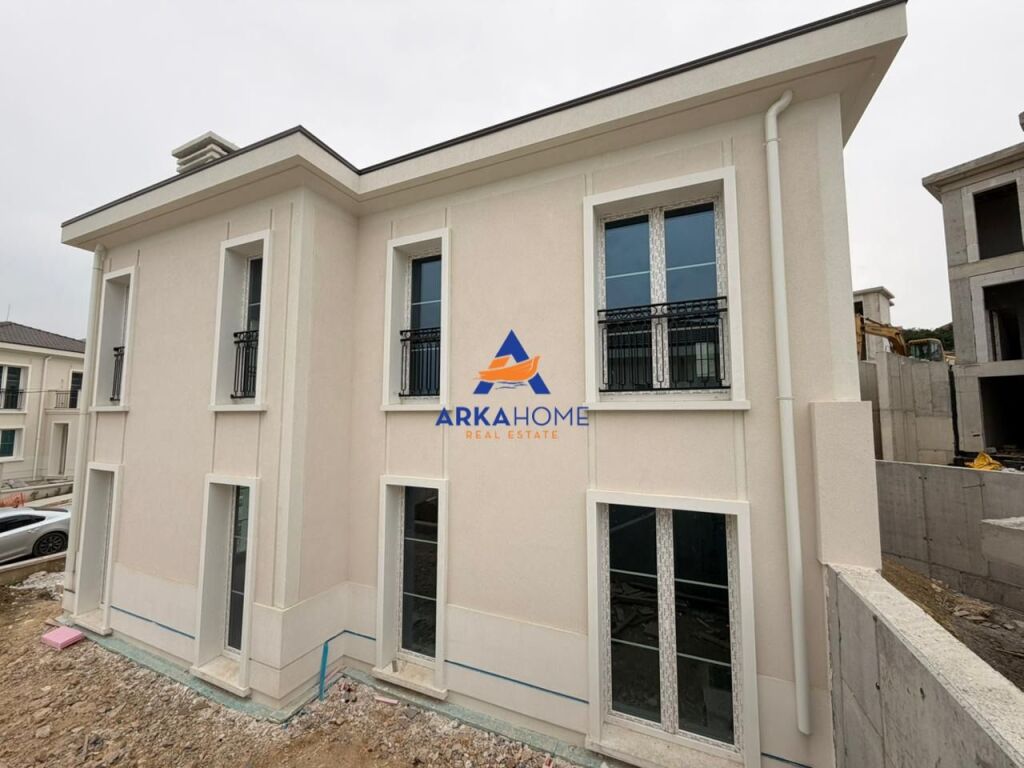 VILLA SUPER IN VENDITA "A ROLLING HILLS LAGO" 890.000 EURO