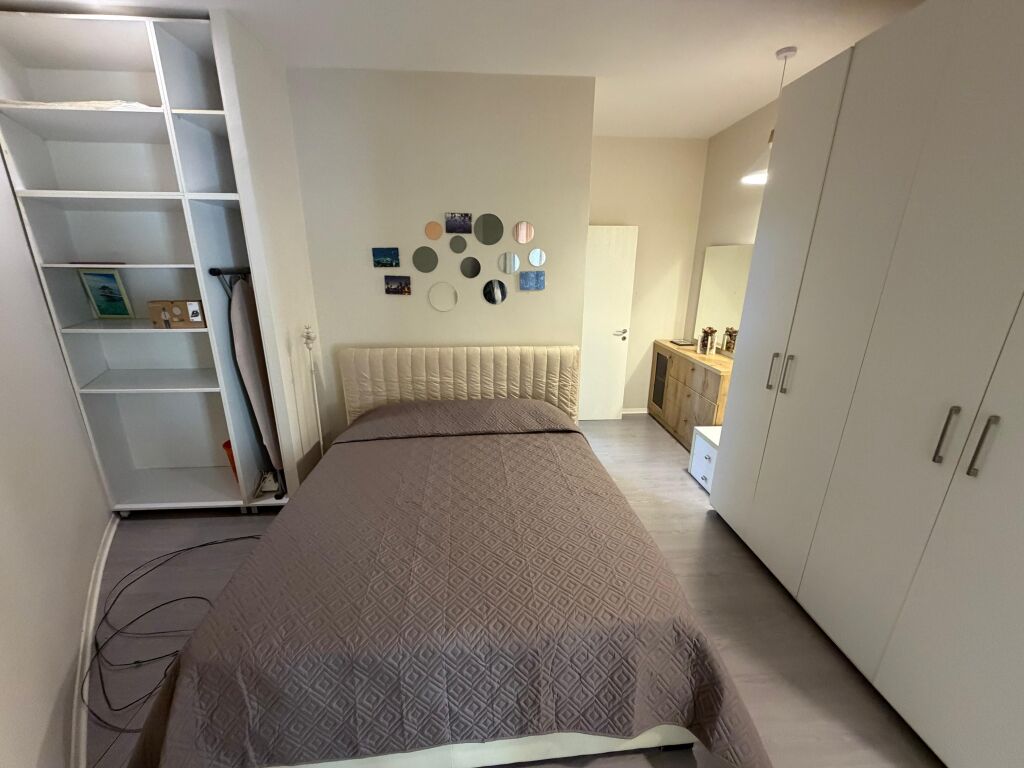 Furnished 1+1 apartment for rent  📍 Location: Elbasan Street, Pjetër Budi Street 🏢 Floor: 1 📐 Area: 60 m²  The apartment is furnished and ready for living, suitable for individuals or couples. It is located in an accessible and quiet area.  💶 Price: 600 euros/month  📞 For more information or a visit, contact us!