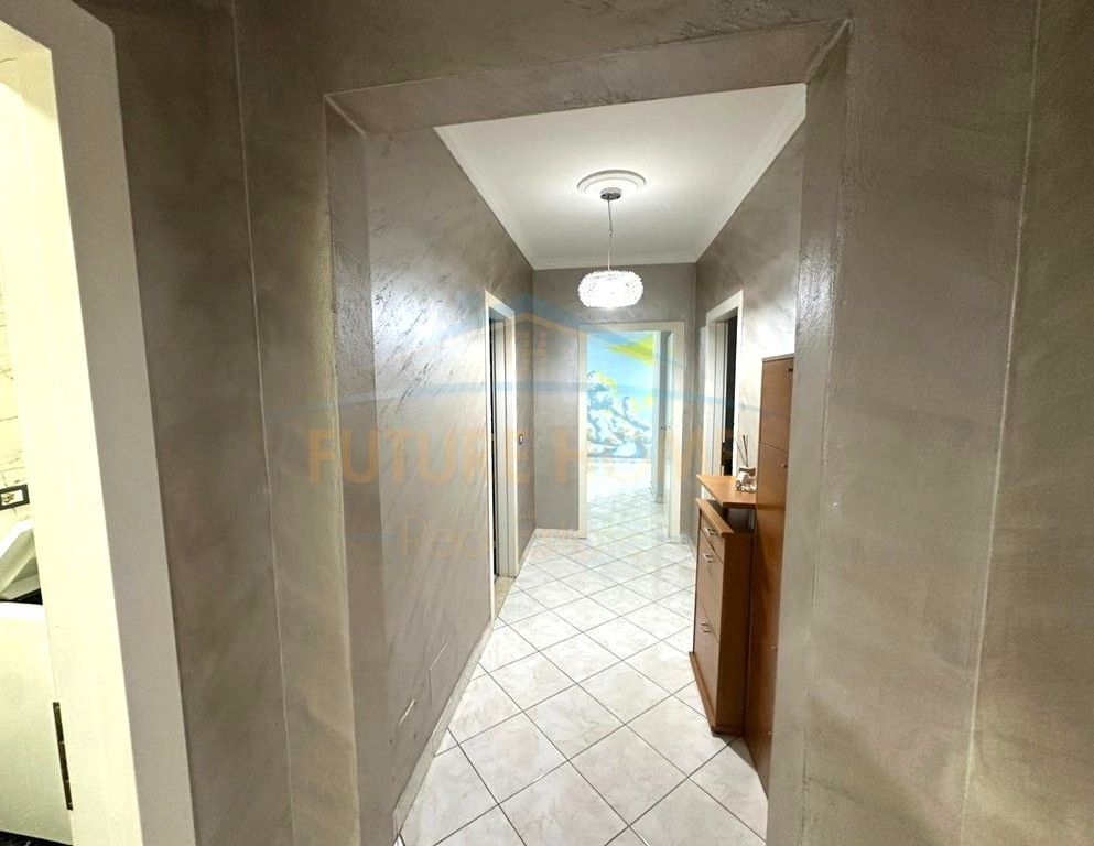 Shitet, Apartament 2+1+2+ Post Parkimi, Laprake, Tirane