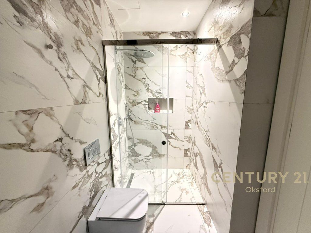 AFFITTO APPARTAMENTO DI LUSSO POSTO AUTO PRESSO RESIDENZA LAKE VIEW! 2.300 € /Mese