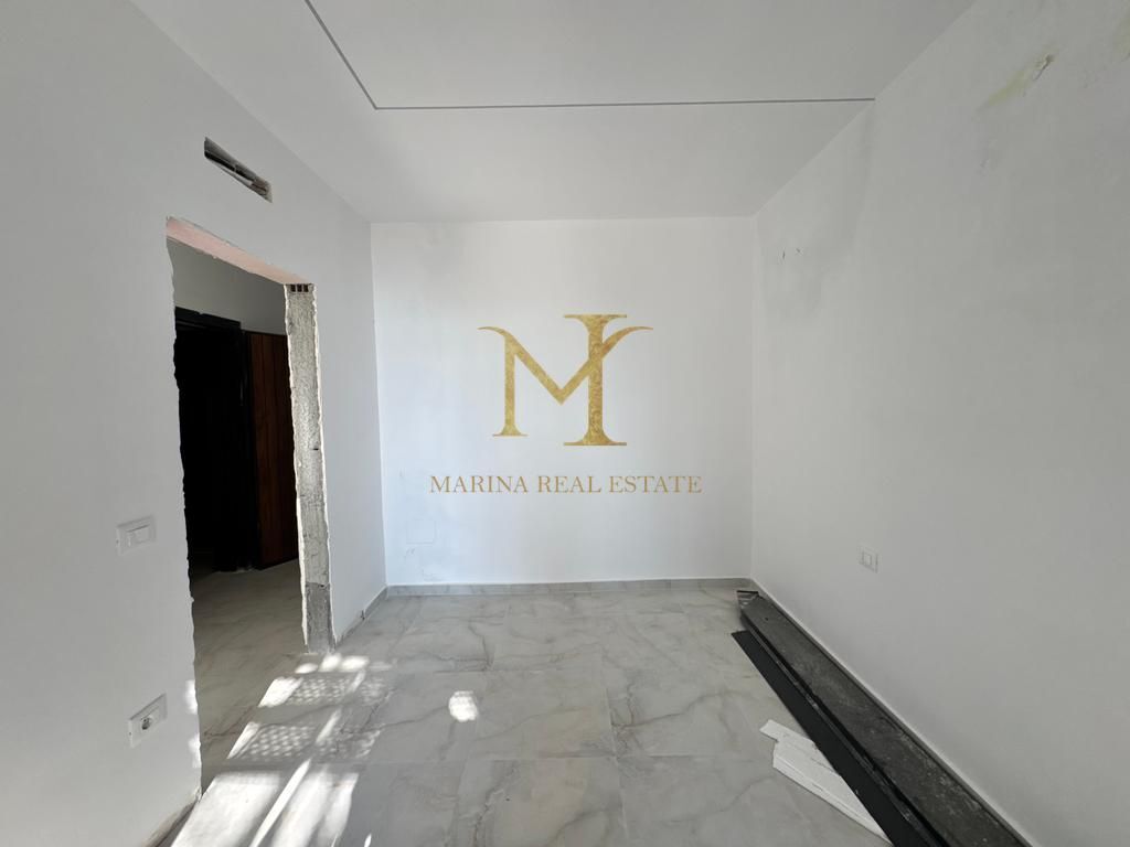 Shitet apartament 1+1 me pamje deti ne Golem.