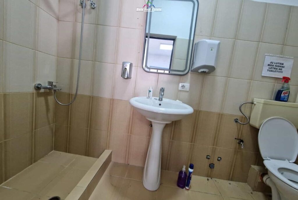 Zyre Me Qera Tek Pazari i Ri ( ID BZ2932) Tirane