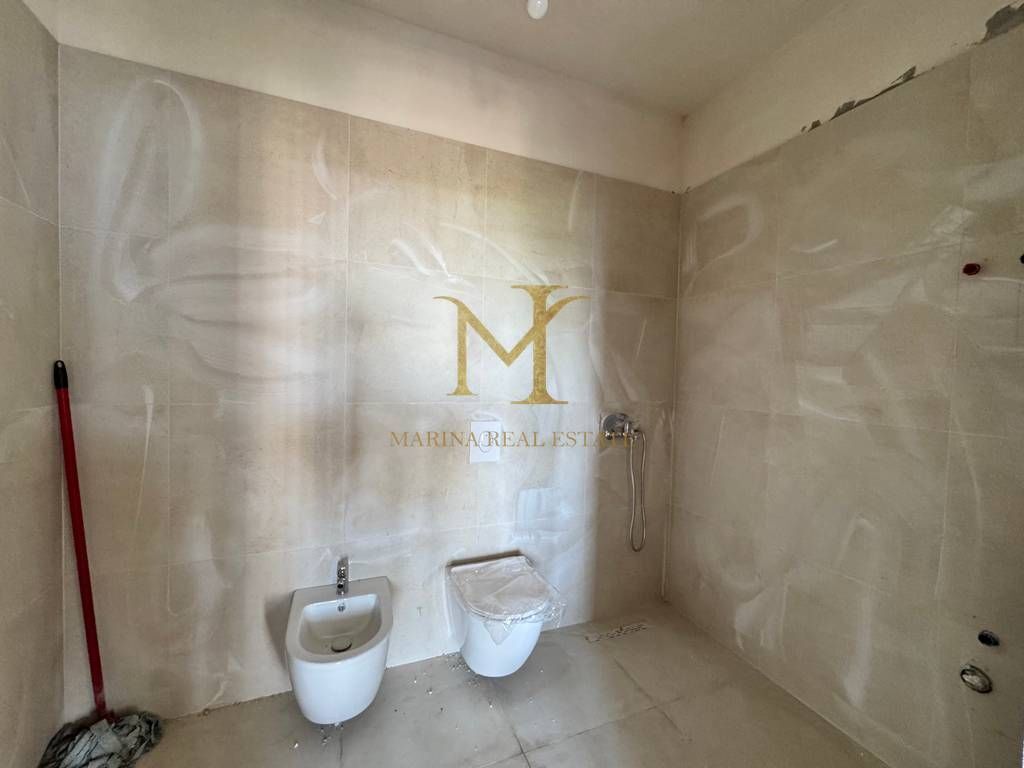 Shitet apartament në zonën Golem, tipologji 2+1. Pallati i ri, me pamje nga deti