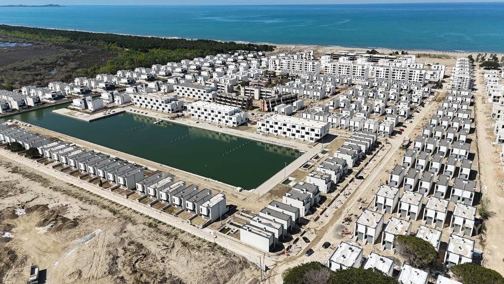 VILE INDIVIDUALE TEK TURQUOISE MARINA!  VIJE E PARE ME MARINEN E KOMPLEKSIT 495,000 €