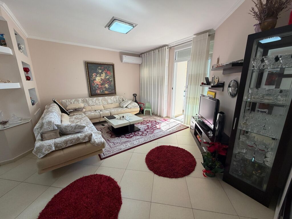 Appartamento 3+1 in vendita in Via Cipaj Vlore (Gjergj Arianiti)