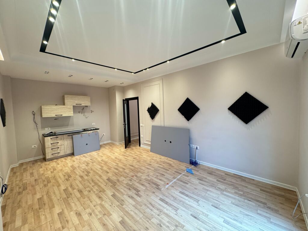 At Square 21, 2+1+2 for rent 1200 euros per month Unfurnished 7th floor 106.4 m2 With a spacious balcony With a view inside the complex