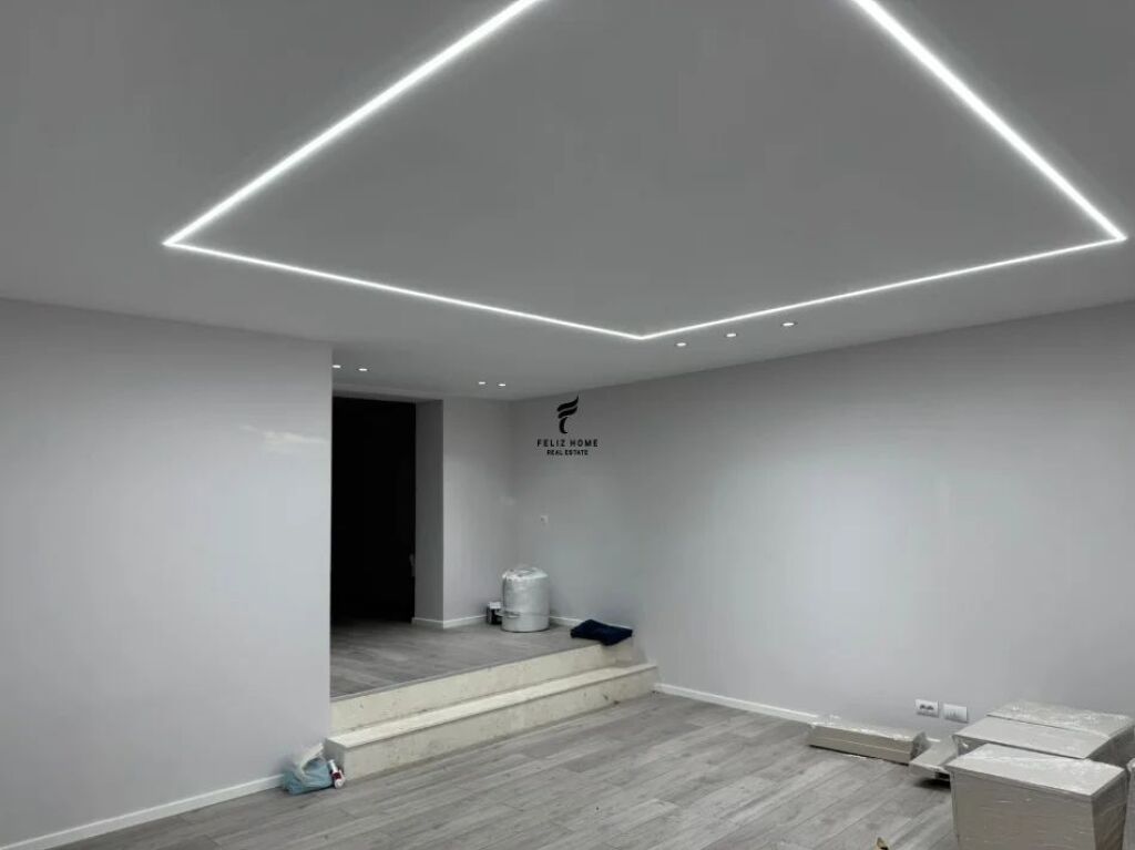 LOCALE COMMERCIALE IN AFFITTO 73M2 STRADA DI ELBASAN 1.500 EURO FH-71992