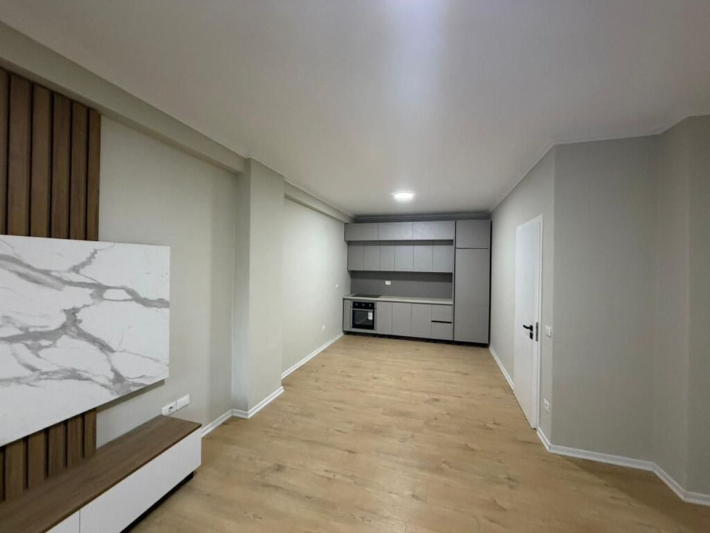 Shitet Apartament 1+1