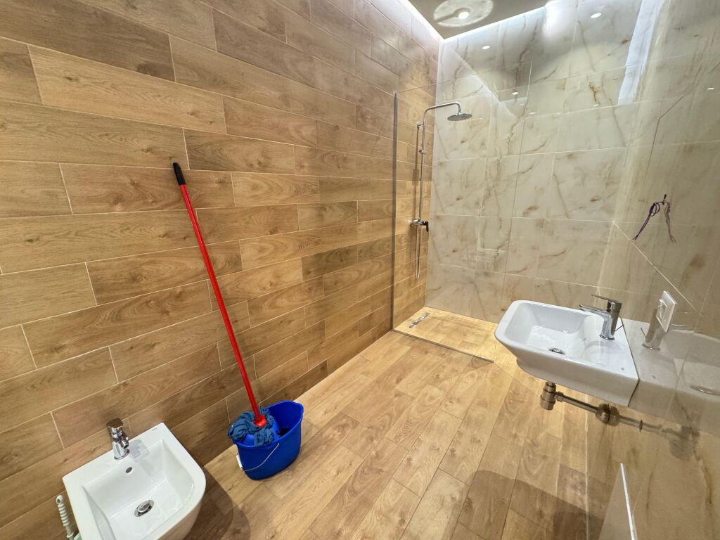 At Square 21, 2+1+2 for rent 1200 euros per month Unfurnished 7th floor 106.4 m2 With a spacious balcony With a view inside the complex