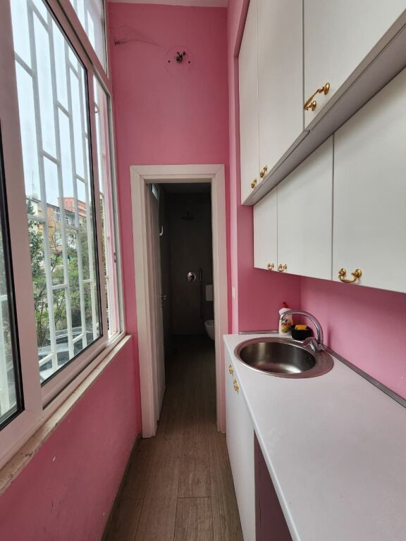 🏠 Ufficio in affitto. 2° piano - 120m2 (📍Stadio Dinamo / Bllok )🔥Adiacente a Proper Pizza ✨️Posizione super || ✨️1300€ Netto / Mese 💶
