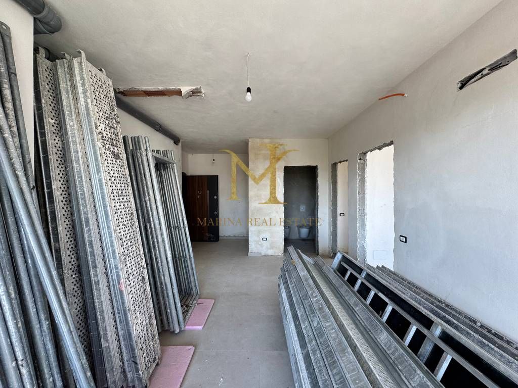 Shitet apartament në zonën Golem, tipologji 2+1. Pallati i ri, me pamje nga deti