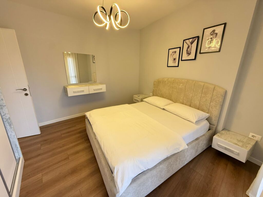Appartamento In Affitto 2+1+2 In Via Barricate (ID B2201844) Tirana