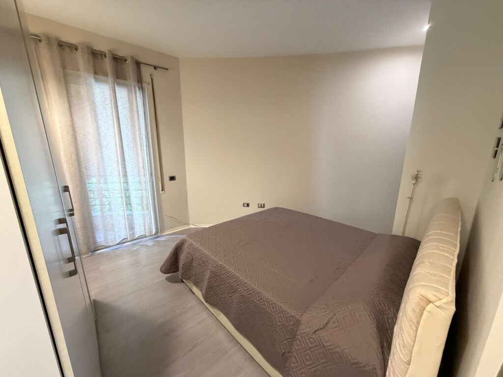 Furnished 1+1 apartment for rent  📍 Location: Elbasan Street, Pjetër Budi Street 🏢 Floor: 1 📐 Area: 60 m²  The apartment is furnished and ready for living, suitable for individuals or couples. It is located in an accessible and quiet area.  💶 Price: 600 euros/month  📞 For more information or a visit, contact us!