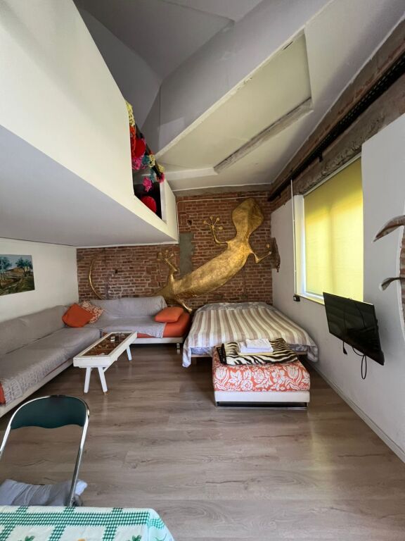 2 APARTMENTS FOR AIRBNB ARE GIVEN