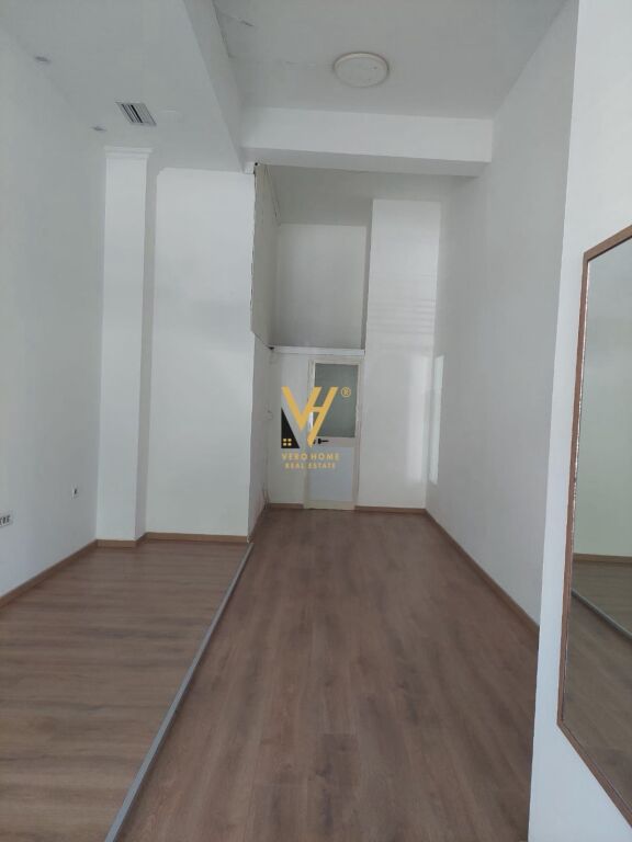 SHOP FOR RENT 28 M2 IN XHAMLLIK 40,000 LEKE