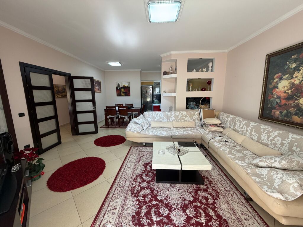 Appartamento 3+1 in vendita in Via Cipaj Vlore (Gjergj Arianiti)
