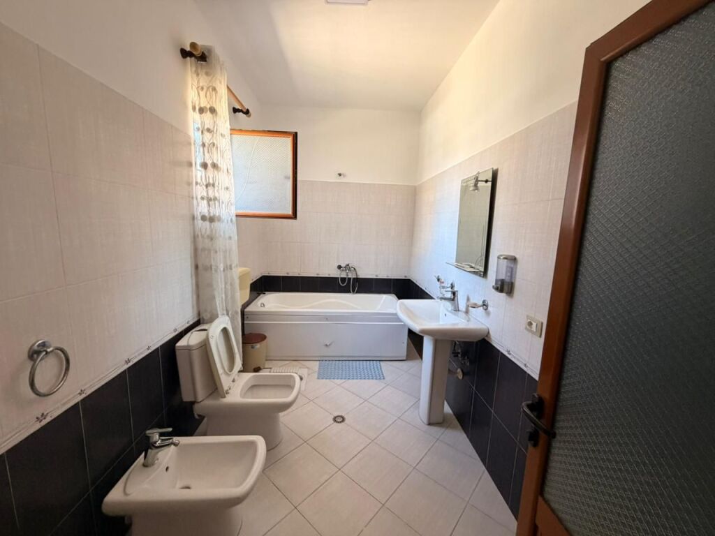 Rent, 1st Floor in Private House 2+1, Opposite Oroshi, Kenet, Durrës