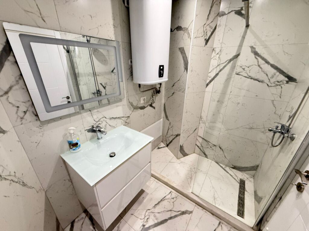 Appartamento In Affitto 2+1+2 In Via Barricate (ID B2201844) Tirana