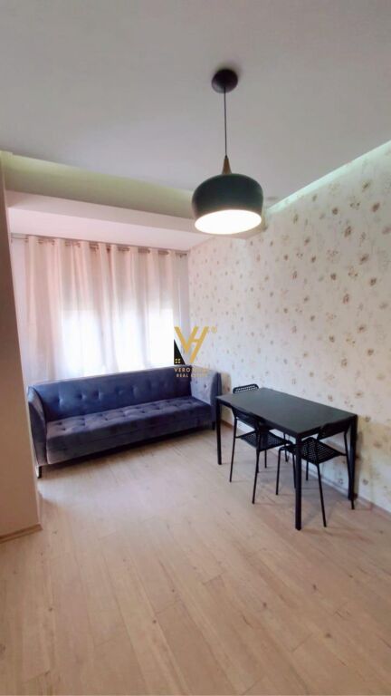 JEPET APARTAMENT 1+1+BLK TE RRUGA E BARRIKADAVE 600 EURO