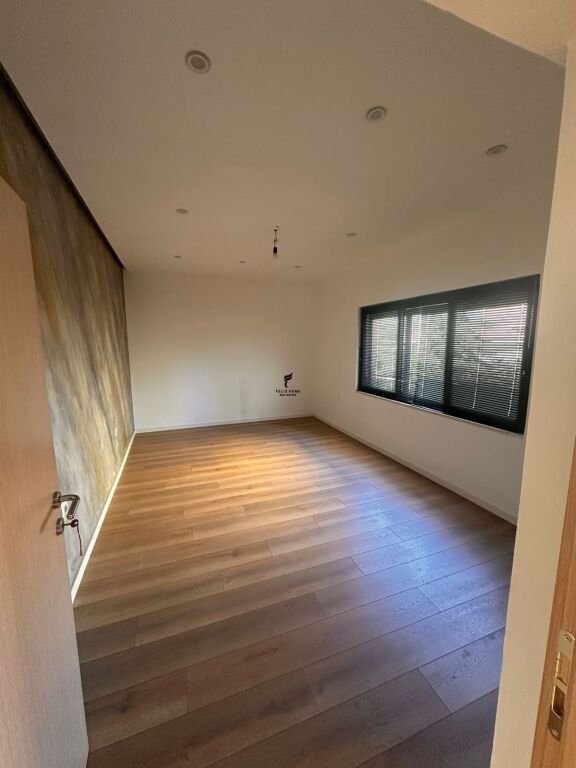 UFFICIO IN AFFITTO 100M2 BLOCCO 100.000 LEKE FH-71987