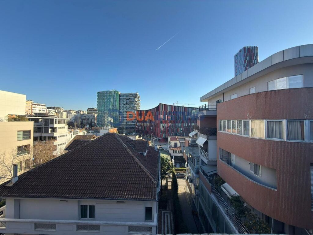 Vendesi Appartamento 3+1+2 + Veranda + Posto Auto 📍 Vicino a Coin, Via “Themistokli Germenji”