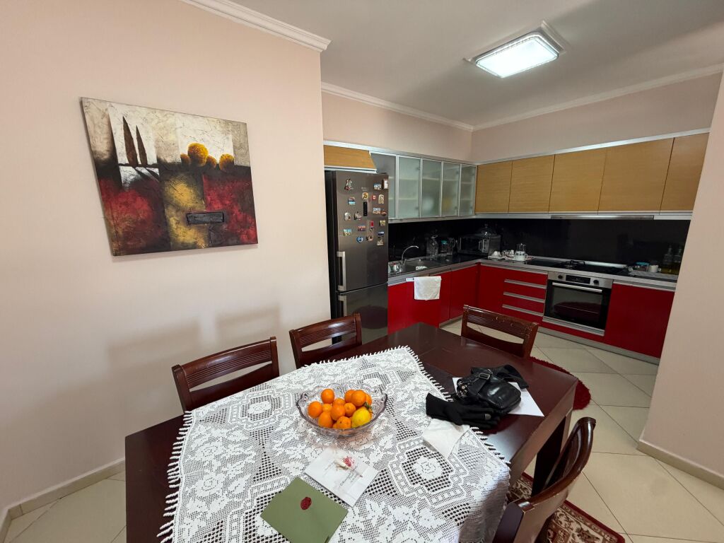 Appartamento 3+1 in vendita in Via Cipaj Vlore (Gjergj Arianiti)