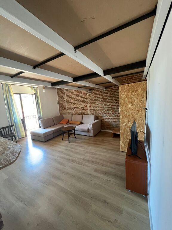 2 APARTMENTS FOR AIRBNB ARE GIVEN