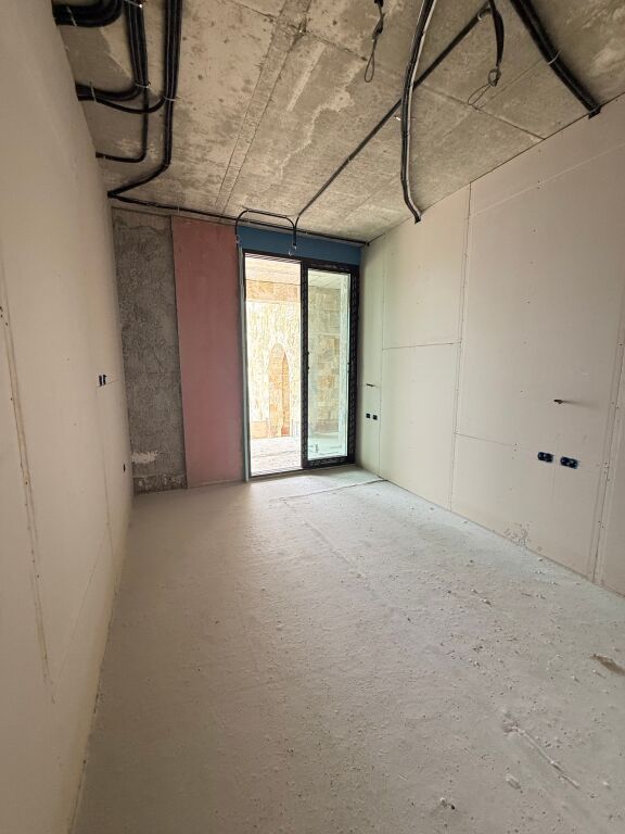 APARTAMENT 2+1 ME VERANDE PER SHITJE FOLIE VILLAGE