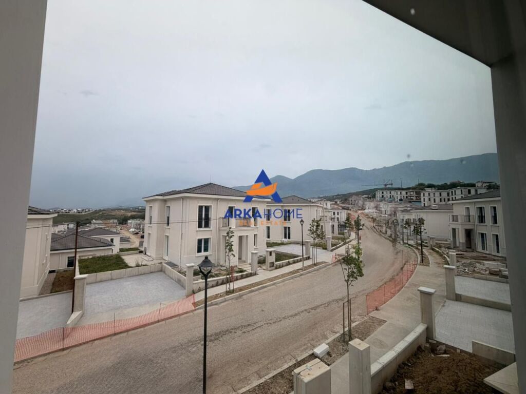 VILLA SUPER IN VENDITA "A ROLLING HILLS LAGO" 890.000 EURO